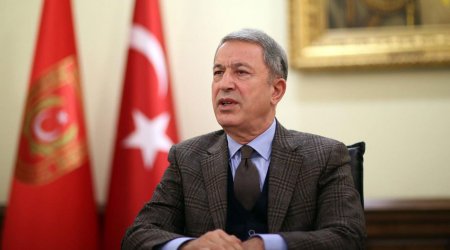 Hulusi Akar Ukraynanın müdafiə naziri ilə telefonla danışdı