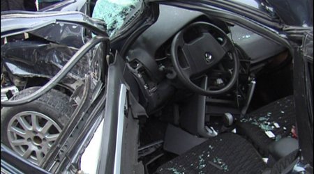 Lənkəranda avtomobil yoldan çıxaraq ağaca çırpıldı: 1 ölü, 1 yaralı var
