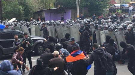 İrəvanda AKSİYA: Ermənilər Ukraynaya qarşı döyüşməyə hazırlaşır