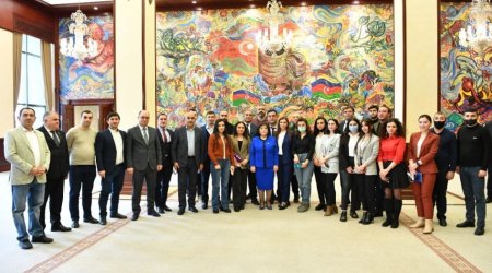 Sahibə Qafarova parlamentin fəaliyyətini işıqlandıran jurnalistlərlə görüşdü