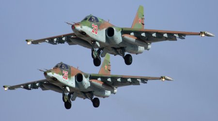 Rusiya Su-25-ləri Ukrayna ordusunun silah anbarlarını belə məhv etdi - VİDEO