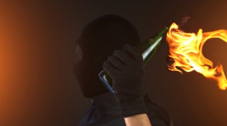 Naməlum şəxs Kremlə “Molotov kokteyli” atdı – VİDEO