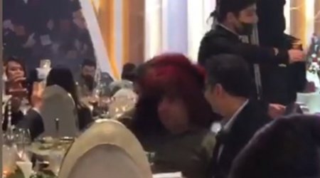 Əməkdar artist Elza Seyidcahanın kürkünü başına doladı və... - VİDEO