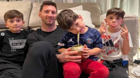 Messi oğlanları ilə belə futbol oynadı - VİDEO