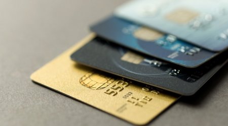 Qohumunun evindən bank kartlarını oğurlayan şəxs TUTULDU