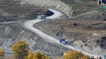 Lahıcda sürüşmə oldu, yol bağlandı - VİDEO