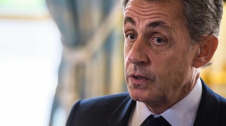 Fransanın keçmiş prezidenti Sarkozi seçkilərdə ilk səs verənlərdən biri oldu