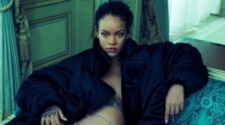 Hamilə Rihanna yarıçılpaq halda obyektiv qarşısında – FOTO