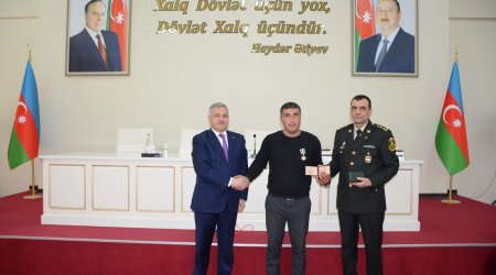 Şəhid ailələrinə və Vətən müharibəsi iştirakçılarına medallar təqdim edildi - FOTO