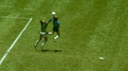 Maradonanın forması rekord qiymətə satıldı - FOTO