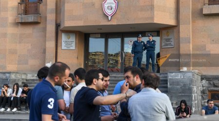 İrəvanda polislə toqquşmalar başladı - SAXLANILANLAR VAR - FOTO/VİDEO