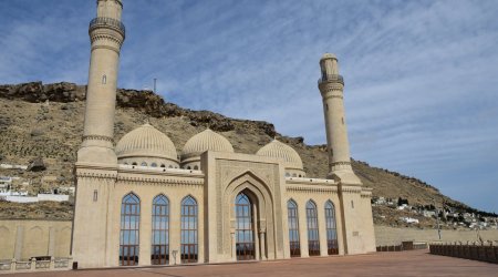 Bibiheybət məscidi Ramazan ayında namaz qılmaq üçün niyə bağlanıb? – Axundun CAVABI