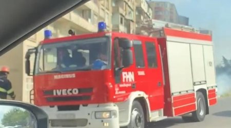 Bakıda yaşayış binasının qarşısında yanğın başladı - VİDEO