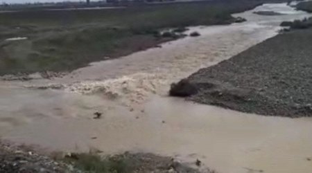 Sel tikinti texnikalarını su altında qoydu - YENİLƏNİB - FOTO/VİDEO 