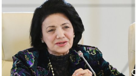 Prezident Firəngiz Əlizadəni təltif etdi 