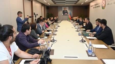 Ceyhun Bayramov media forumunun iştirakçıları ilə görüşdü - FOTO