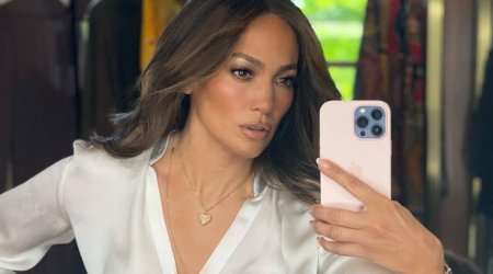 Cennifer Lopez yarıçılpaq bədənini nümayiş etdirdi – FOTO/VİDEO  