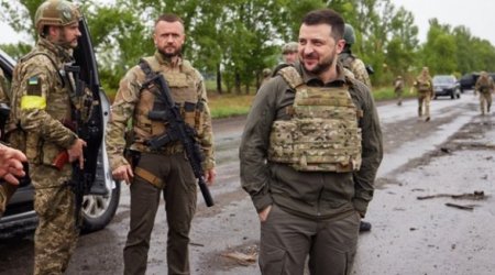 Zelenski Ukrayna ordusunun Zaporojyedəki ön mövqelərinə BAŞ ÇƏKDİ