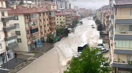 Ankarada leysan həyatı iflic etdi - ÖLƏN VAR - VİDEO