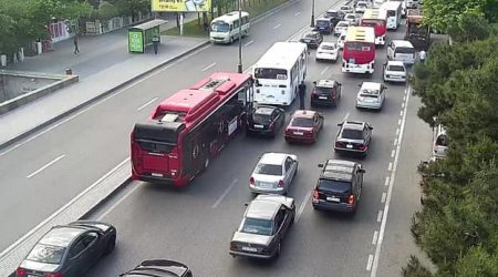 Bakıda 14 avtobus tıxacda qaldı