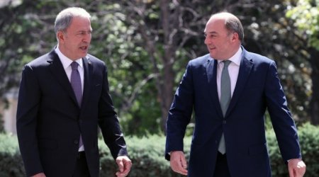 Hulusi Akar britaniyalı həmkarı ilə müzakirə apardı