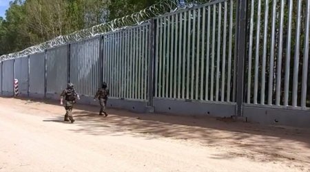 Polşa Belarusla sərhəddə hasarın tikintisini başa çatdırdı - VİDEO