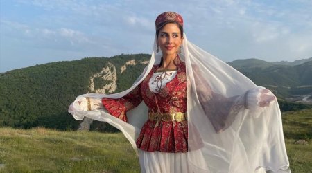 Leyla milli geyimdə Cıdır düzündə - FOTO 