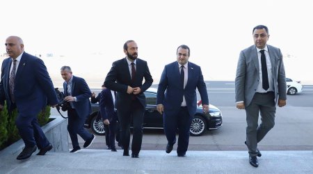 Ararat Mirzoyan Ceyhun Bayramovla görüşmək üçün Tbilisiyə gəlib - FOTO