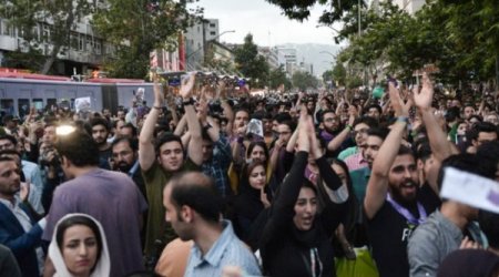 İranlı təqaüdçülərin qəzəbi daşdı: “Rəisi Allahın düşmənidir!” - VİDEO