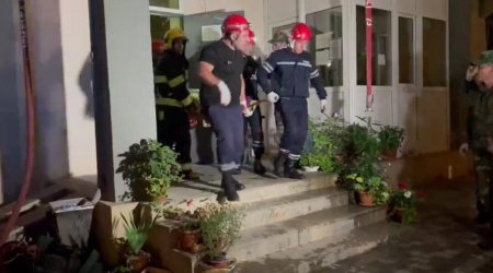 FHN yanğın zamanı yataq xəstəsini belə xilas etdi - VİDEO
