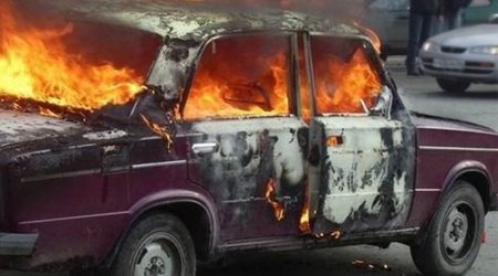 Biləsuvarda minik avtomobili YANDI