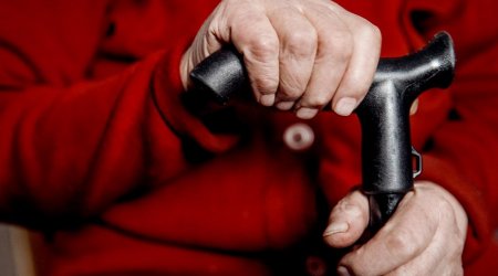 Bakıda 82 yaşlı qadın 3-cü mərtəbədən yıxıldı