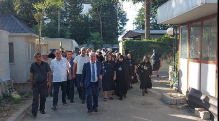 Masallı sakinləri işdən çıxarılan icra başçısını belə yola saldı - FOTO