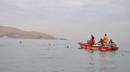 Dənizdə batma təhlükəsi ilə üzləşən 8 nəfər xilas edilib