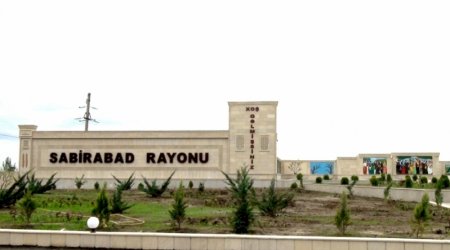Məktəbli oğlan xalası qızına təcavüz etmək istədi, oxlovla döyüldü – Sabirabadda ŞOK OLAY  
