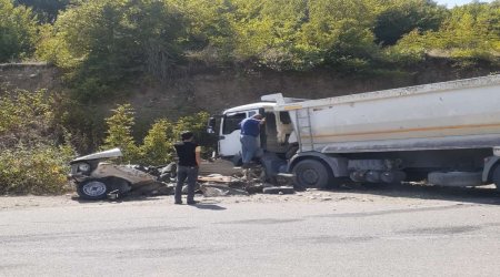 İsmayıllıda yük maşını minik avtomobilinin üstündən keçdi – SÜRÜCÜ ÖLDÜ