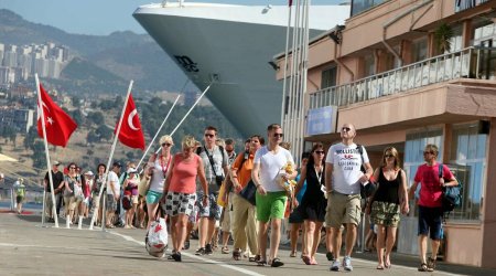 Turistlər niyə bu ölkəni seçir?