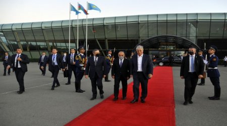 Qazaxıstan Prezidentinin rəsmi səfəri başa çatdı - FOTO