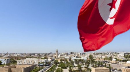 Bu ölkədə qıtlıq başladı: Ərzaq dükanları boşaldı, benzin yoxdur...
