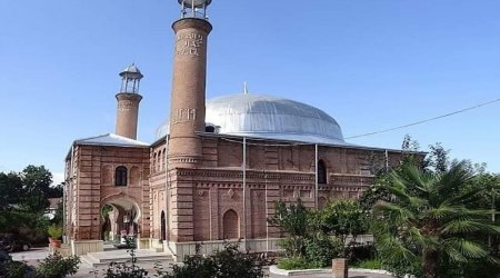 Qazaxda tarixi məscid bərpa olundu