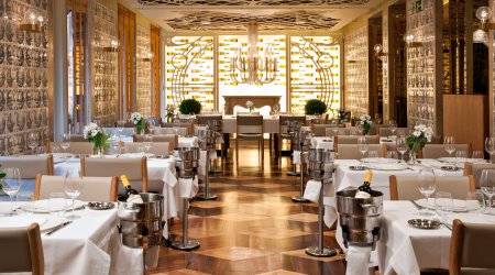 Sabiq deputatın restoranında ÖLÜM