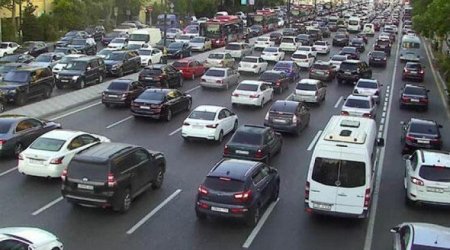 Bakıda bəzi yollarda tıxac var - SİYAHI