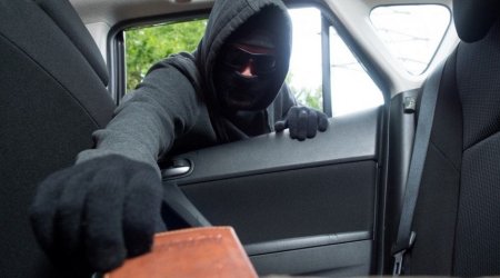 Paytaxtda SOYĞUNÇULUQ - Avtomobildən 30 min manat oğurlandı