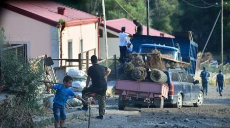 Laçından köçən 14 erməni ailəsinə İrəvanda pul verildi