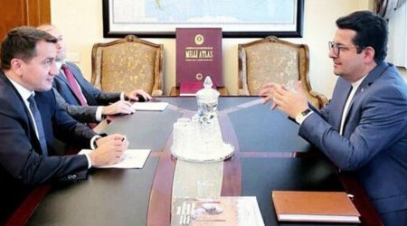 Hikmət Hacıyev İranın Bakıdakı səfiri ilə görüşüb – Nələr müzakirə edilib? 