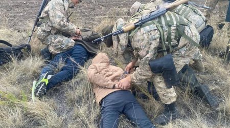 Qazaxıstan sərhədçiləri Rusiyadan qaçan şəxsləri saxladı - FOTO