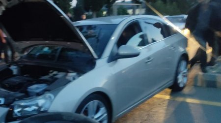 Goranboyda minik avtomobili traktorla toqquşdu - YENİLƏNİB - FOTO
