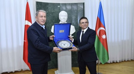 Mədət Quliyev Hulusi Akarı medalla təltif etdi - FOTO 