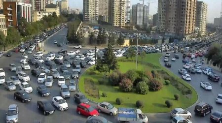 Paytaxtın bu yollarında sıxlıq var - SİYAHI
