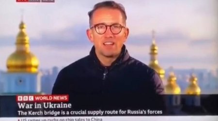 Kiyevdən canlı efirə çıxan BBC-nin müxbiri qorxusundan qaçdı - VİDEO